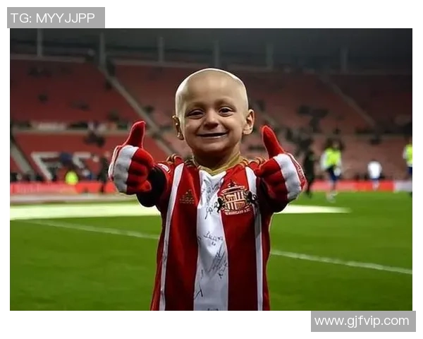 当足球巨星化身女儿奴温情一面展现赛场外最柔软的父爱