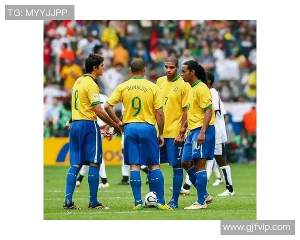 足球历史首位满贯球星的辉煌足迹与传奇成就解析